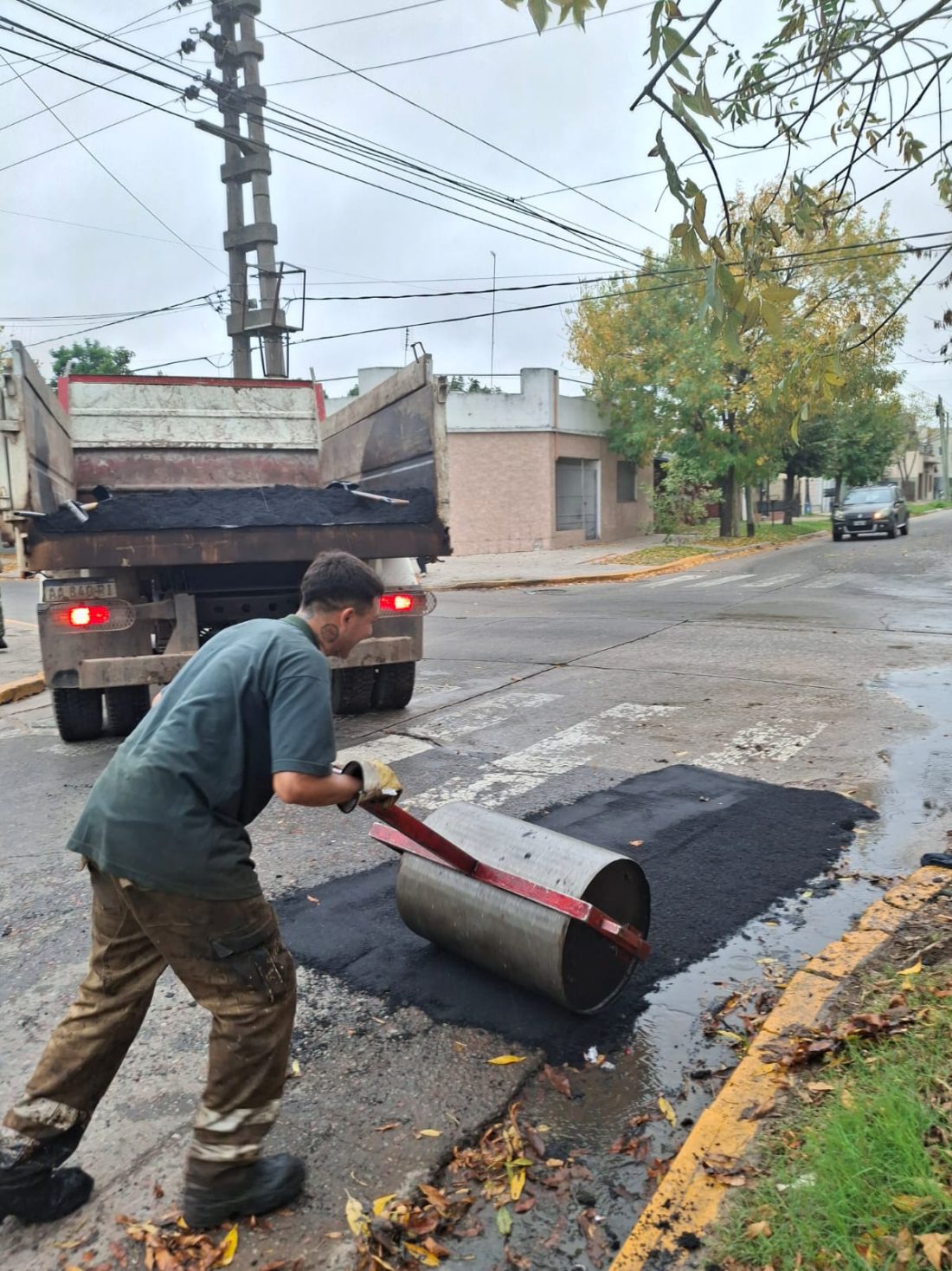 BACHEO EN MONTE GRANDE PARA SEGUIR MEJORANDO LA SEGURIDAD VIAL
