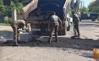 MONTE GRANDE: CONTINÚAN LOS TRABAJOS DE BACHEO