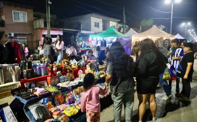 9 DE ABRIL: VECINAS Y VECINOS RECORRIERONEL PASEO DE COMPRAS PEATONAL DE LA AVENIDA OLIVER