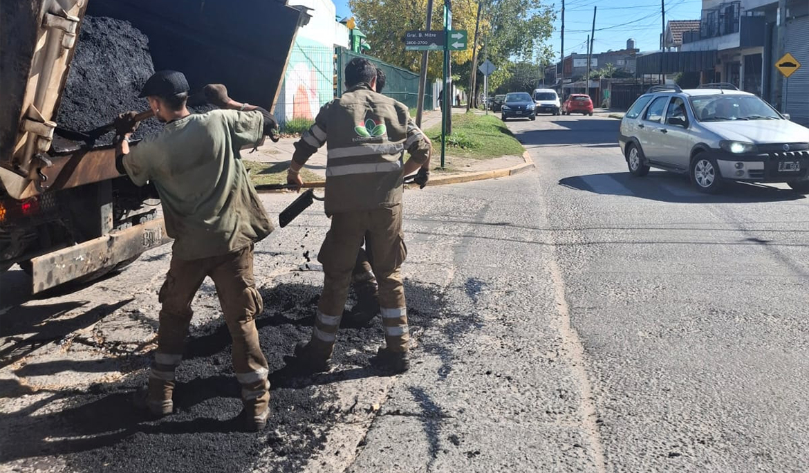 EL JAGUEL: CONTINÚAN LOS TRABAJOS DE BACHEO