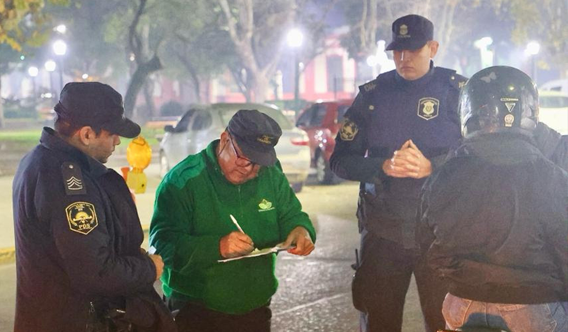 EL MUNICIPIO JUNTO CON LA POLICÍA BONAERENSE REALIZARON OPERATIVOS DE SEGURIDAD EN PLAZAS DE MONTE GRANDE