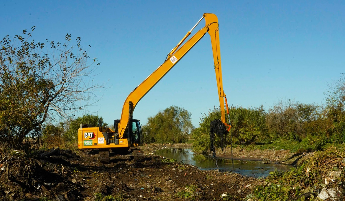 EL MUNICIPIO REALIZA TAREAS DE LIMPIEZA Y SANEAMIENTO EN EL ARROYO ORTEGA