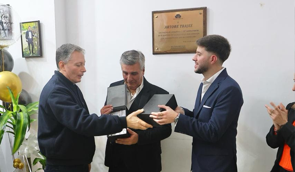 FERNANDO GRAY PARTICIPÓ DE LA CELEBRACIÓN POR EL 10° ANIVERSARIO DE ARTORE TRAJES