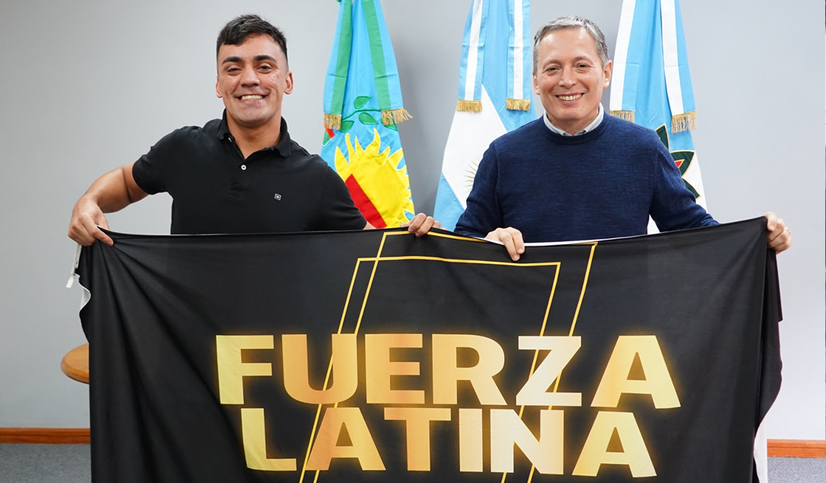 FERNANDO GRAY RECIBIÓ AL DIRECTOR DEL ESTUDIO DE DANZAS FUERZA LATINA, QUE REPRESENTARÁ AL DISTRITO EN UN TORNEO NACIONAL