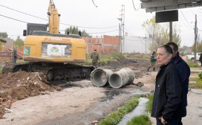 FERNANDO GRAY SUPERVISÓ LOS TRABAJOS DE LIMPIEZA DEL CANAL FIAMBALÁ EN 9 DE ABRIL