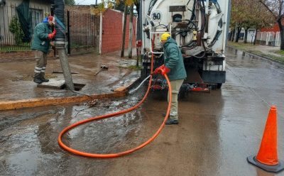 LOS EQUIPOS DEL MUNICIPIO DE ESTEBAN ECHEVERRÍA INTENSIFICARON LAS TAREAS DE LIMPIEZA Y DESOBSTRUCCIÓN TRAS EL TEMPORAL DE LLUVIA Y VIENTO