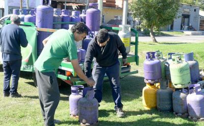 LUIS GUILLÓN: OPERATIVO DE RECARGA DE GARRAFASA PRECIO ACCESIBLE EN EL BARRIO PARISH ROBERTSON