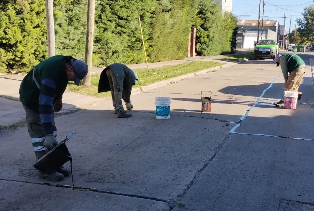 CONTINÚAN LAS TAREAS DE TOMADO DE JUNTAS EN MONTE GRANDE