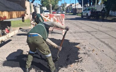 MONTE GRANDE: CONTINÚAN LOS TRABAJOS DE BACHEO