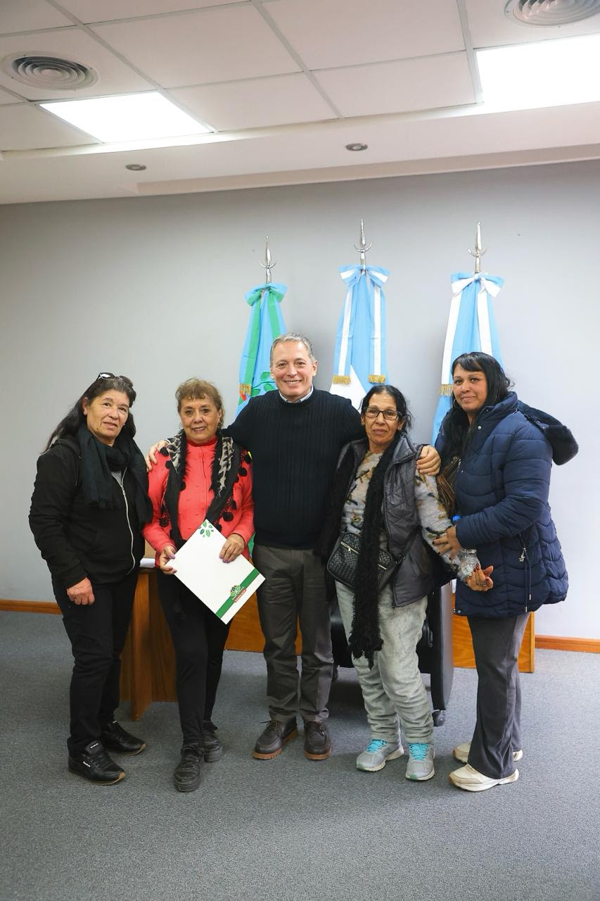FERNANDO GRAY SE REUNIÓ CON REPRESENTANTES DEL CENTRO DE JUBILADOS Y PENSIONADOS ABUELOS DE LOURDES