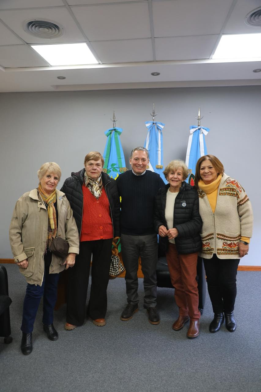 FERNANDO GRAY SE REUNIÓ CON INTEGRANTES DEL CENTRO DE JUBILADOS DOCENTES DE ESTEBAN ECHEVERRÍA