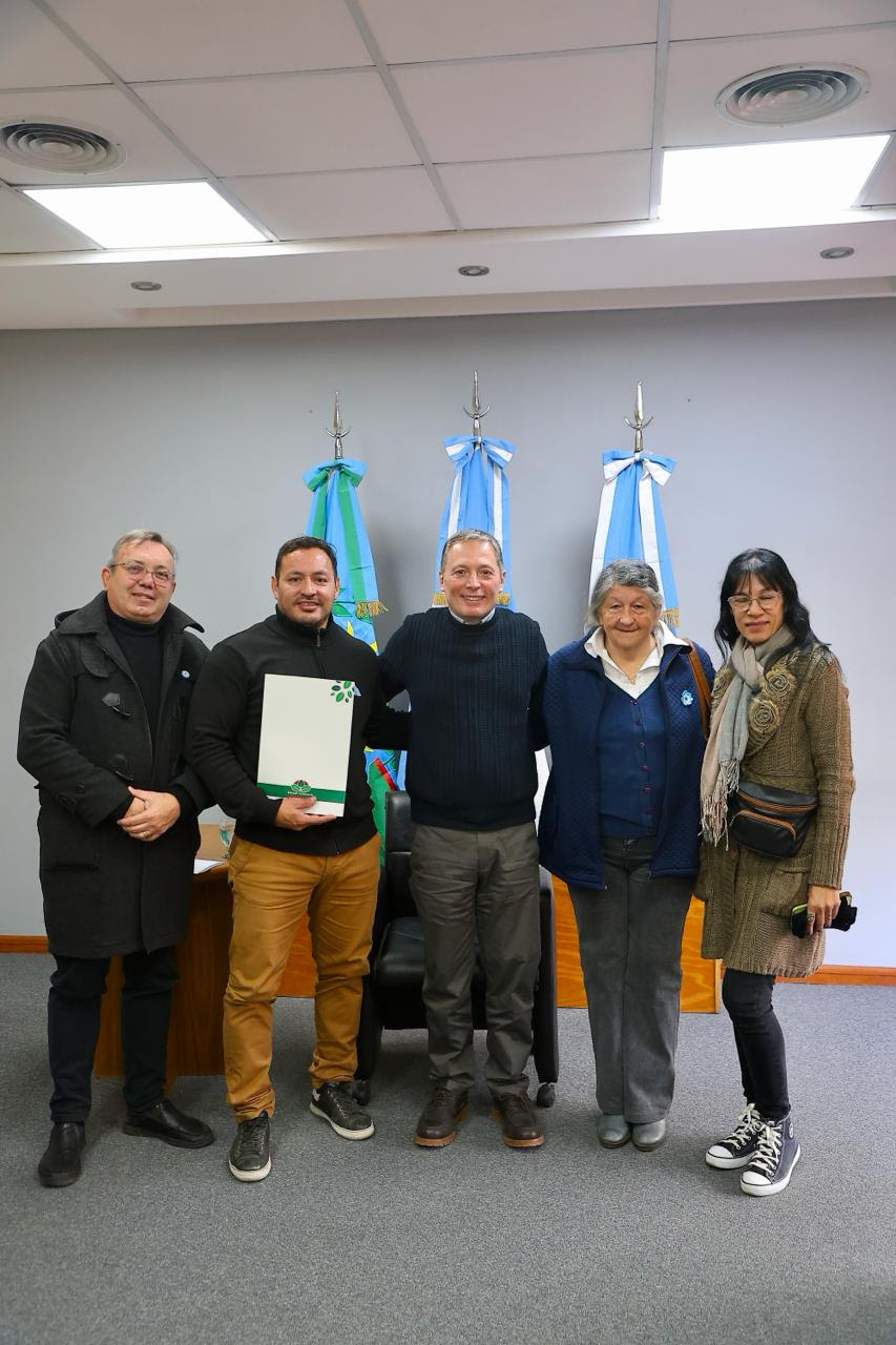FERNANDO GRAY RECIBIÓ A AUTORIDADES DE LA SOCIEDAD DE FOMENTO ALTOS DE MONTE GRANDE