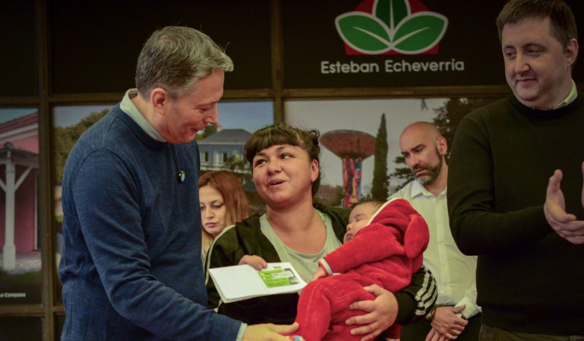 FERNANDO GRAY ENCABEZÓ UNA NUEVA ENTREGA DE TARJETAS DEL PLAN MÁS VIDA 