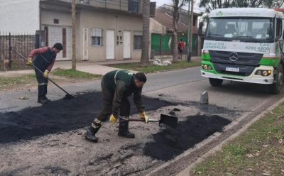 CONTINÚAN LOS TRABAJOS DE BACHEO EN CALLES Y AVENIDAS DEL DISTRITO