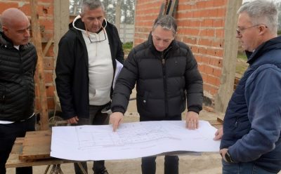 FERNANDO GRAY RECORRIÓ LAS OBRAS DEL NUEVO EDIFICIO DE LA ESCUELA SECUNDARIA N° 43 DE MONTE GRANDE