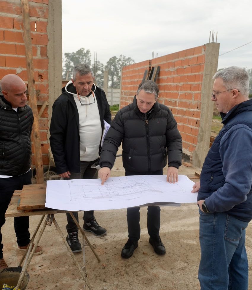 FERNANDO GRAY RECORRIÓ LAS OBRAS DEL NUEVO EDIFICIO DE LA ESCUELA SECUNDARIA N° 43 DE MONTE GRANDE