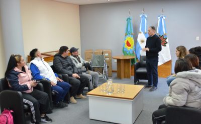 FERNANDO GRAY ENTREGÓ SILLAS DE RUEDAS A PERSONAS CON DIVERSOS PROBLEMAS DE SALUD