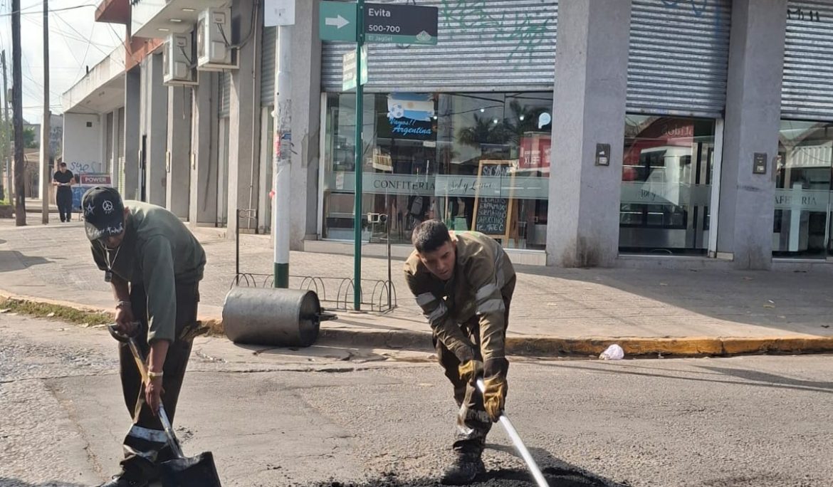 OBRAS DE BACHEO EN DISTINTOS PUNTOS DE EL JAGÜEL