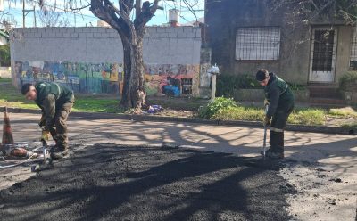 MONTE GRANDE: CONTINÚAN LOS TRABAJOS DE BACHEO