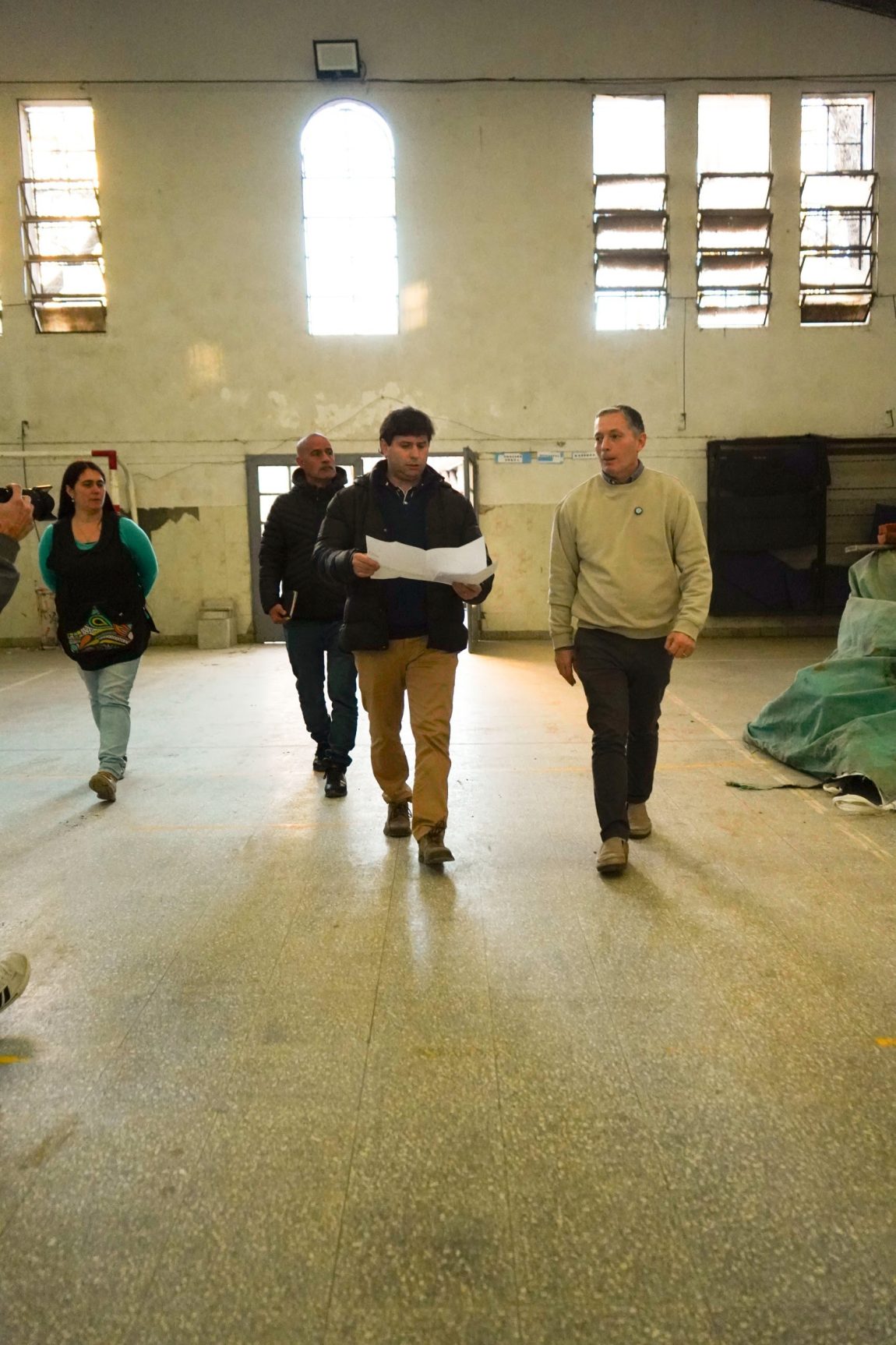 FERNANDO GRAY RECORRIÓ LAS OBRAS EN LA ESCUELA PRIMARIA N° 1 DE MONTE GRANDE