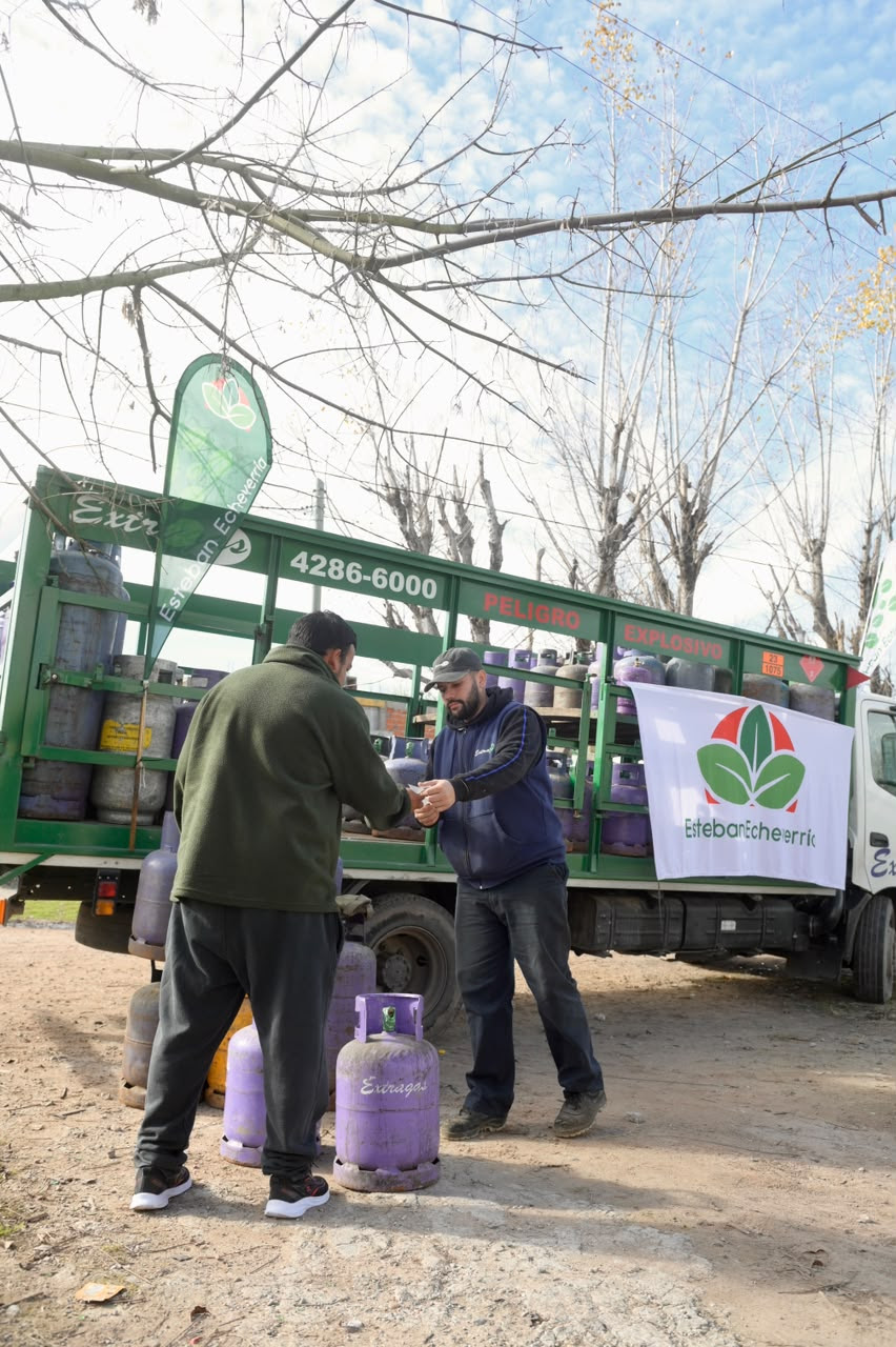 MONTE GRANDE SUR: SE REALIZÓ UN OPERATIVO DE RECARGA DE GARRAFAS A PRECIO ACCESIBLE
