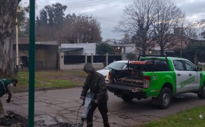 CONTINÚAN LOS TRABAJOS DE BACHEO EN MONTE GRANDE