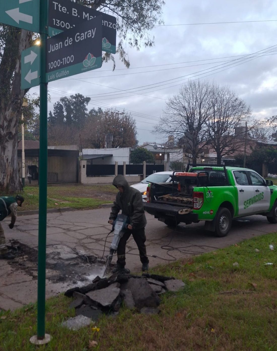 CONTINÚAN LOS TRABAJOS DE BACHEO EN MONTE GRANDE