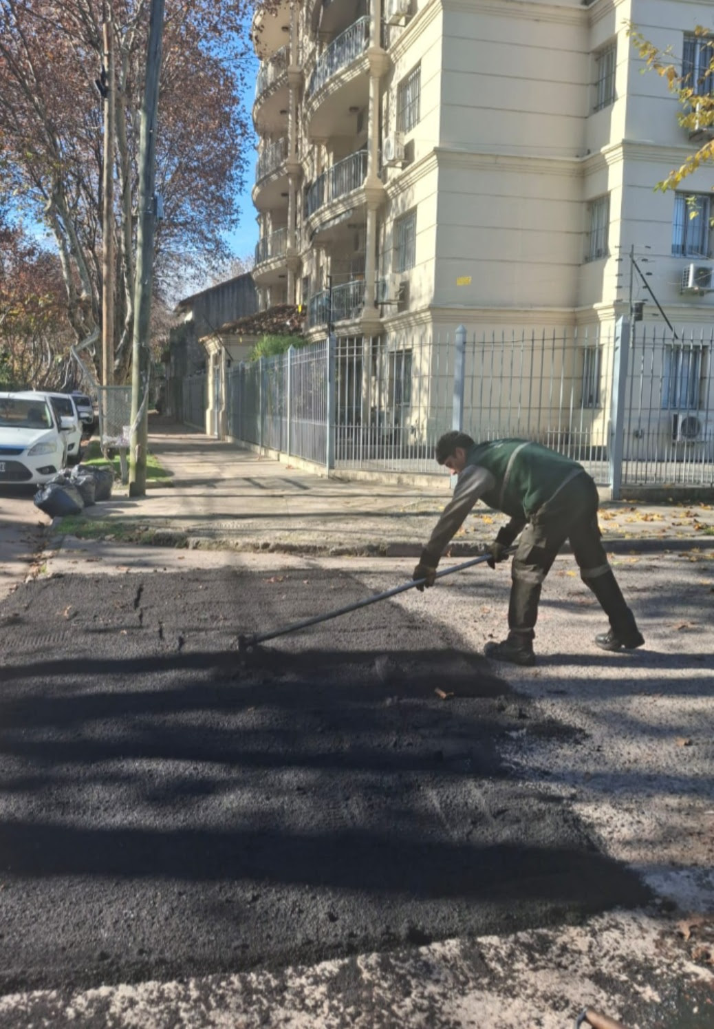CONTINÚAN LOS TRABAJOS DE BACHEO EN CALLES DE MONTE GRANDE