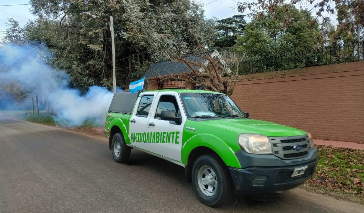 CONTINÚAN LAS TAREAS DE FUMIGACIÓN EN TODO ESTEBAN ECHEVERRÍA