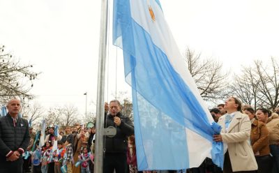 FERNANDO GRAY ENCABEZÓ EL ACTO POR EL 210° ANIVERSARIO DEL DÍA DE LA INDEPENDENCIA