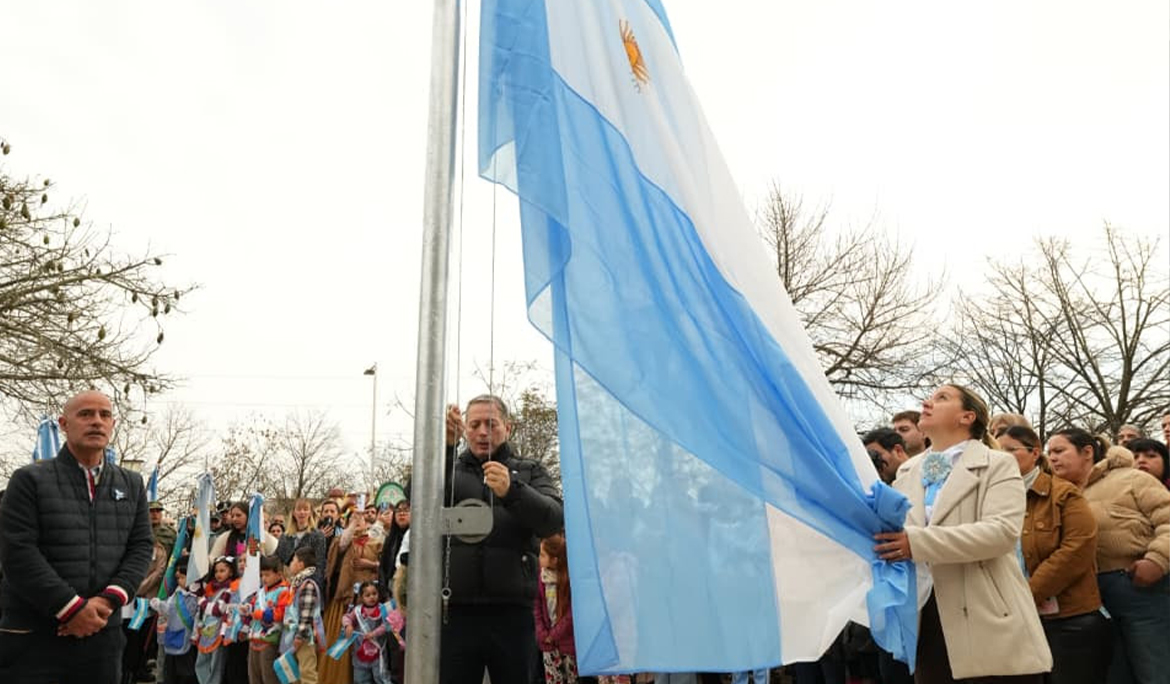 FERNANDO GRAY ENCABEZÓ EL ACTO POR EL 210° ANIVERSARIO DEL DÍA DE LA INDEPENDENCIA