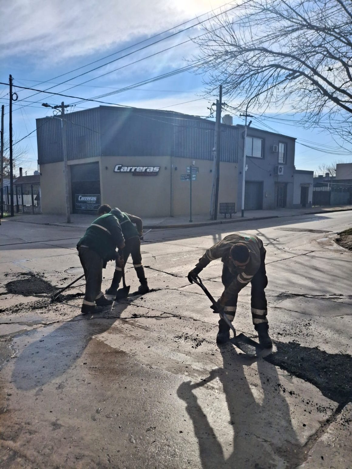 CONTINÚAN LAS OBRAS DE BACHEO EN EL DISTRITO