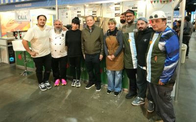 FERNANDO GRAY RECORRIÓ EL STAND DE ESTEBAN ECHEVERRÍA EN LA FERIA CAMINOS Y SABORES