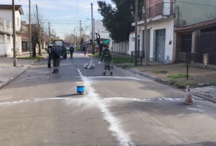 MONTE GRANDE: NUEVOS TRABAJOS DE TOMADO DE JUNTAS PARA MEJORAR LA SEGURIDAD VIAL