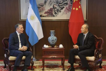 FERNANDO GRAY SE REUNIÓ CON EL EMBAJADOR DE LA REPÚBLICA POPULAR CHINA