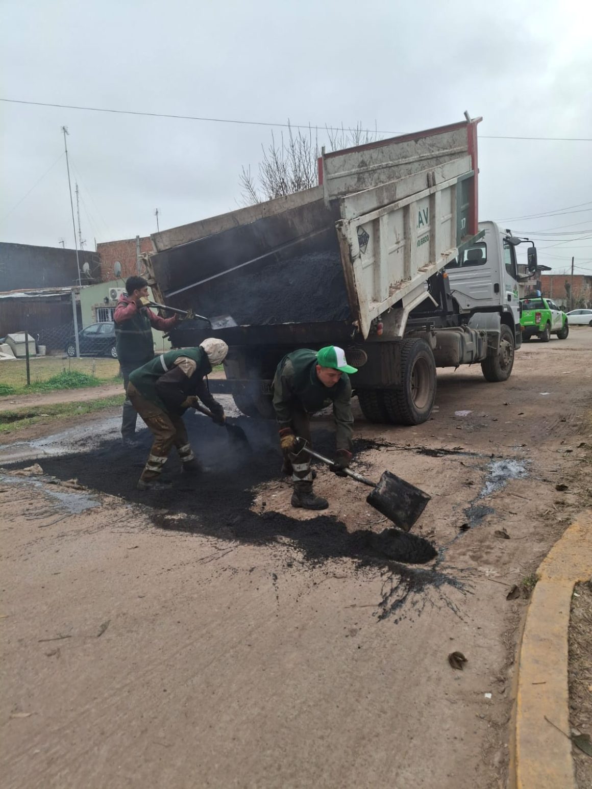 NUEVAS OBRAS DE BACHEO EN CALLES DE 9 DE ABRIL