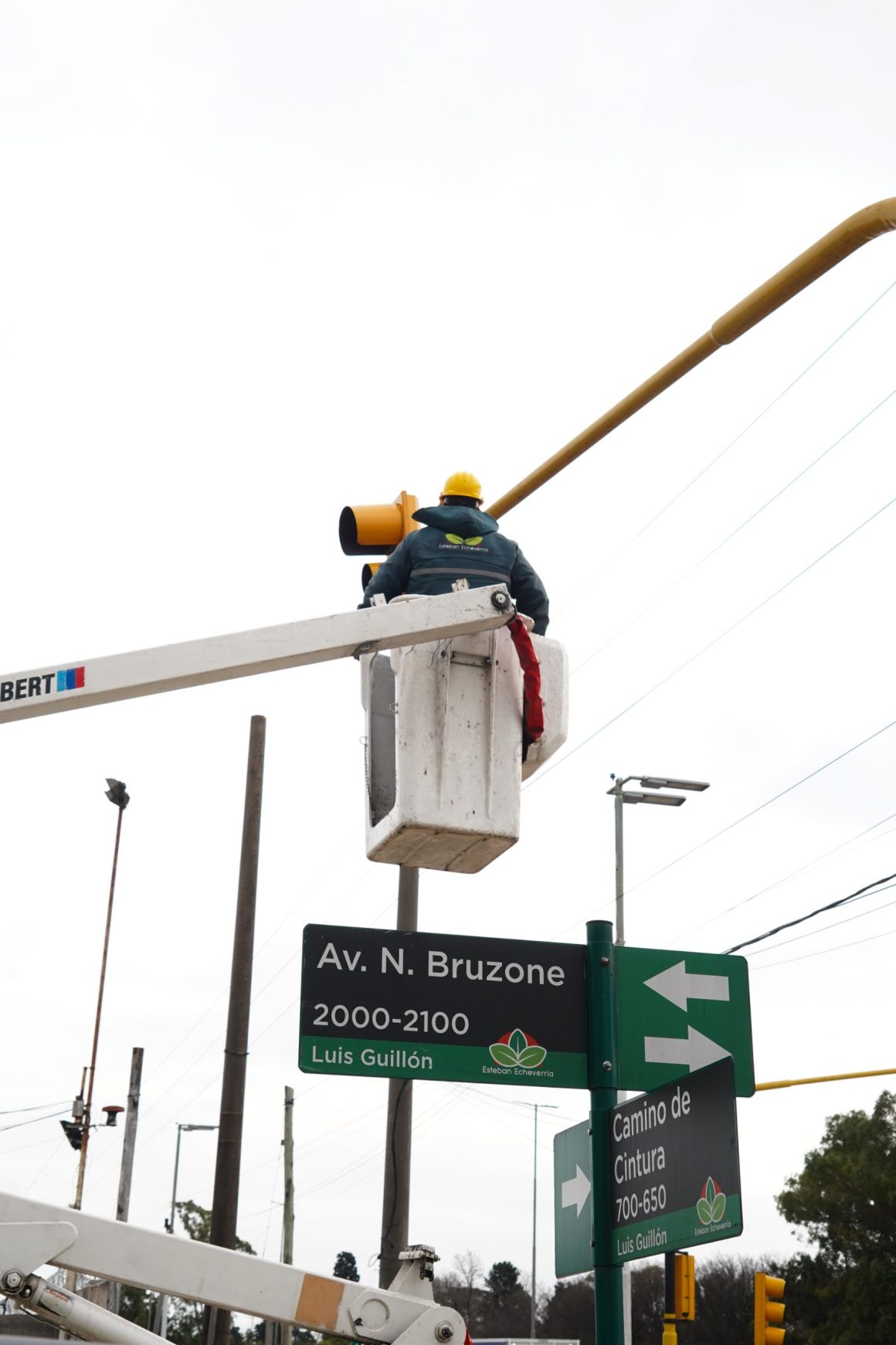 CONTINÚA LA INSTALACIÓN DE CONTADORES DE TIEMPO EN SEMÁFOROS DEL DISTRITO