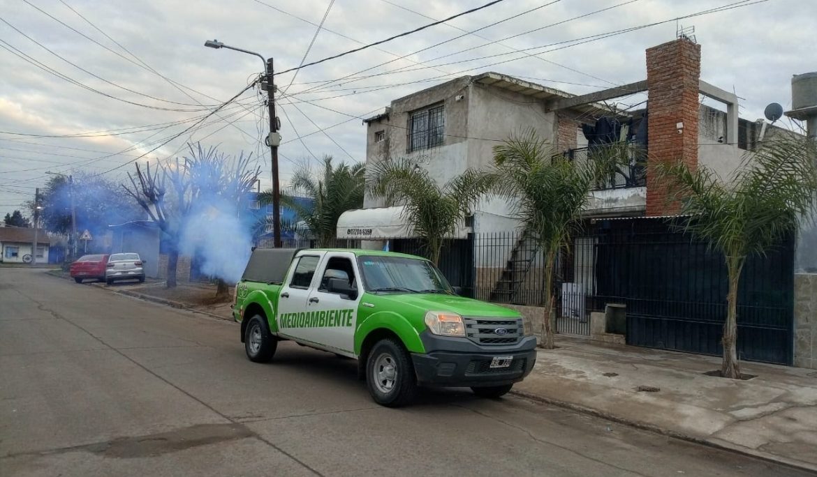 CONTINÚAN LOS OPERATIVOS DE FUMIGACIÓN EN EL DISTRITO