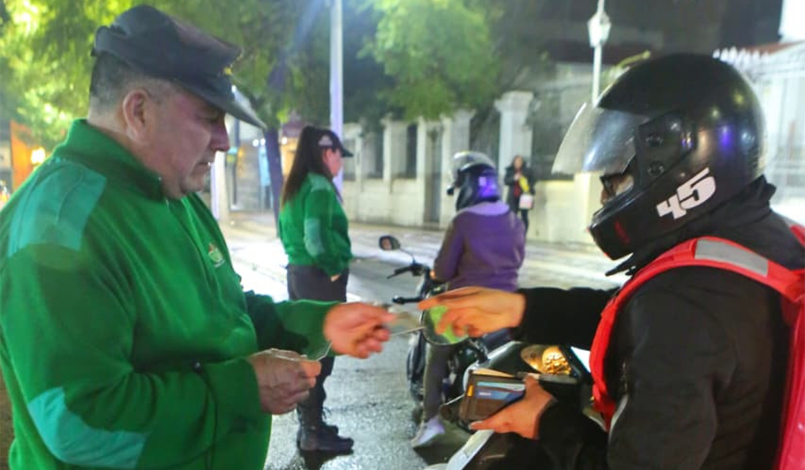 MONTE GRANDE: OPERATIVO DE SEGURIDAD Y CONTROL VEHICULAR EN PLAZA MITRE
