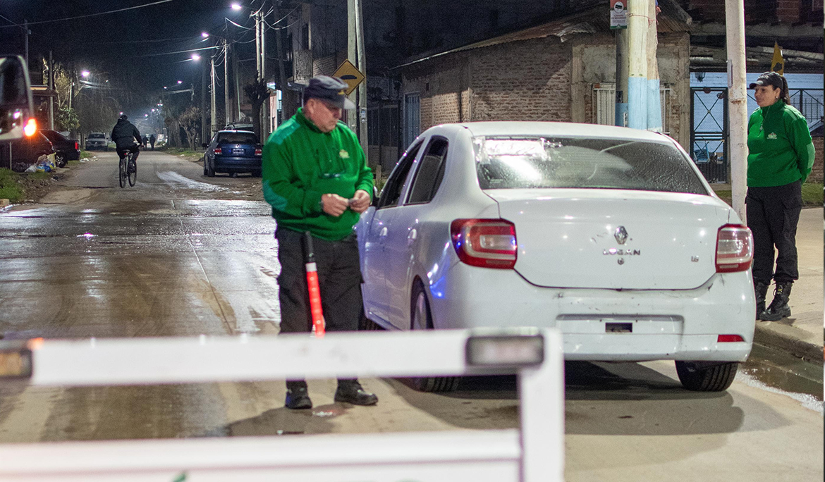 OPERATIVOS DE SEGURIDAD Y CONTROL VEHICULAR EN PLAZAS DE MONTE GRANDE Y 9 DE ABRIL