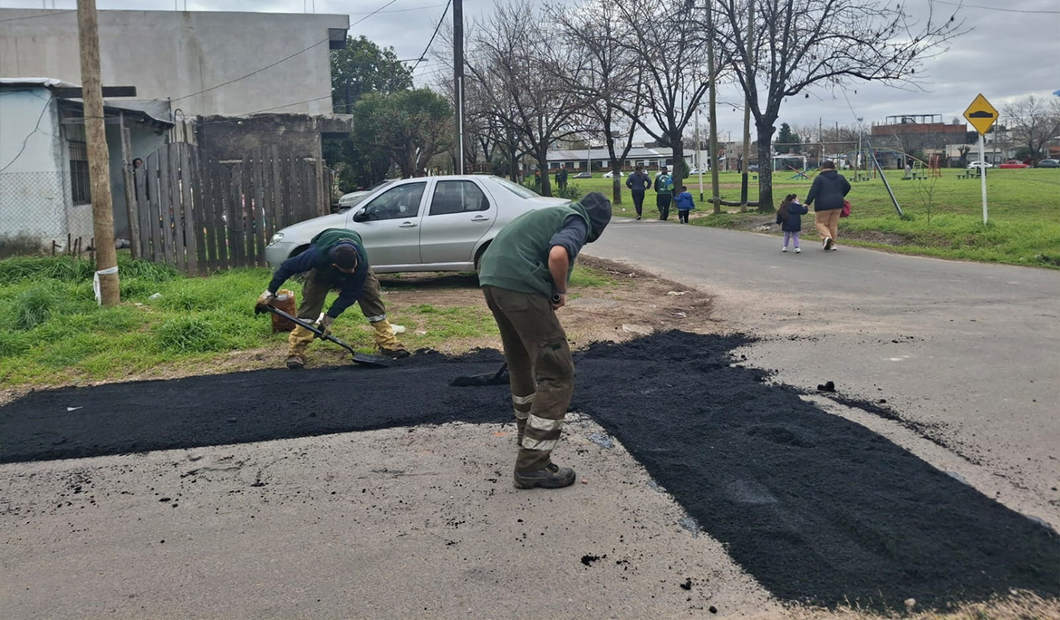 TAREAS DE BACHEO EN CALLES DE EL JAGÜEL