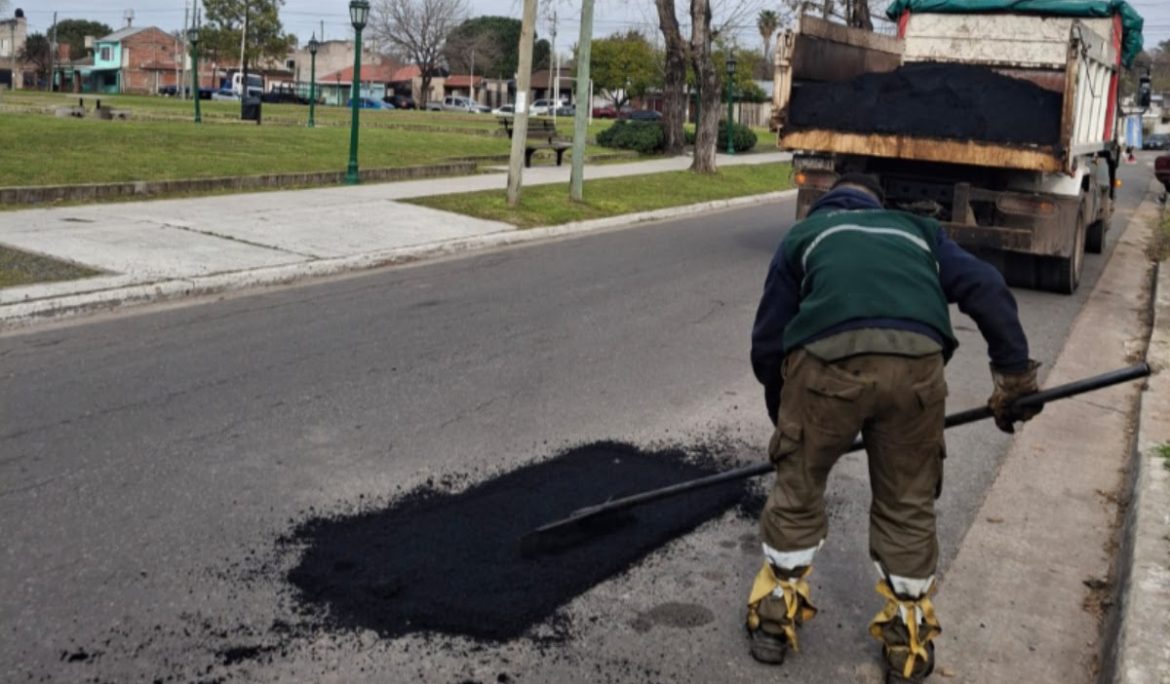 LUIS GUILLÓN: SIGUEN AVANZANDO LAS OBRAS DE BACHEO 