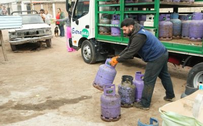 EL MUNICIPIO REALIZÓ UN NUEVO OPERATIVO DE RECARGA DE GARRAFAS EN MONTE GRANDE