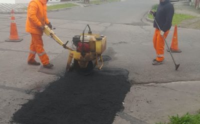 MONTE GRANDE: AVANZAN LAS TAREAS DE BACHEO