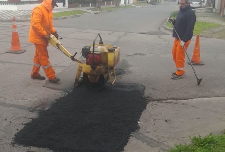 MONTE GRANDE: AVANZAN LAS TAREAS DE BACHEO