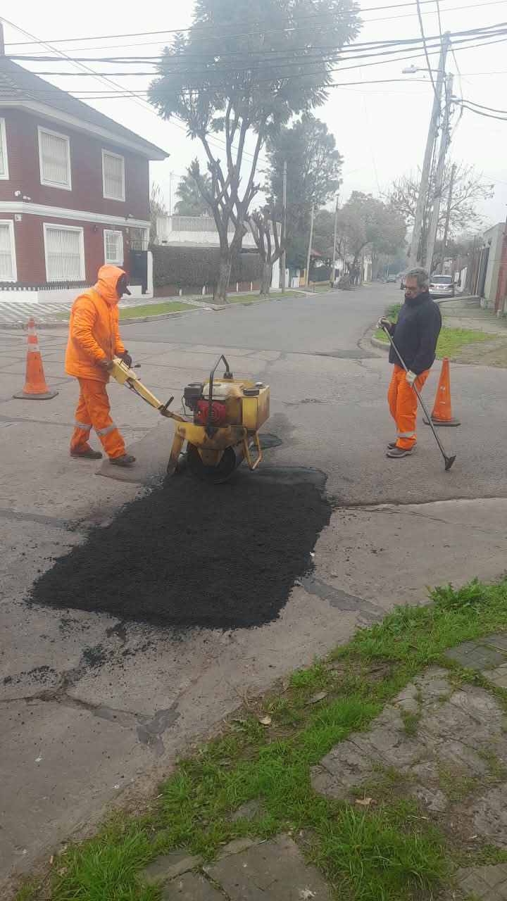 MONTE GRANDE: AVANZAN LAS TAREAS DE BACHEO