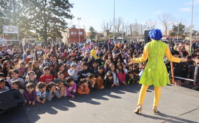 MES DE LAS INFANCIAS: FAMILIAS DE MONTE GRANDE SUR Y 9 DE ABRIL DISFRUTARON DE SHOWS Y JUEGOS AL AIRE LIBRE