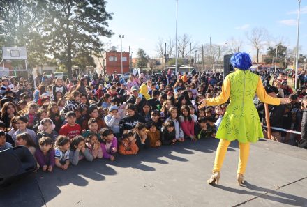 MES DE LAS INFANCIAS: FAMILIAS DE MONTE GRANDE SUR Y 9 DE ABRIL DISFRUTARON DE SHOWS Y JUEGOS AL AIRE LIBRE