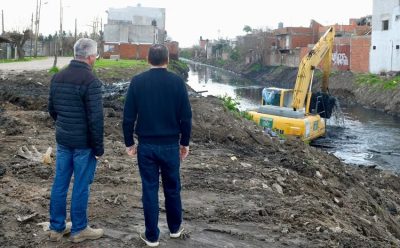 FERNANDO GRAY RECORRIÓ LOS TRABAJOS DE LIMPIEZA DEL ARROYO SANTA CATALINA