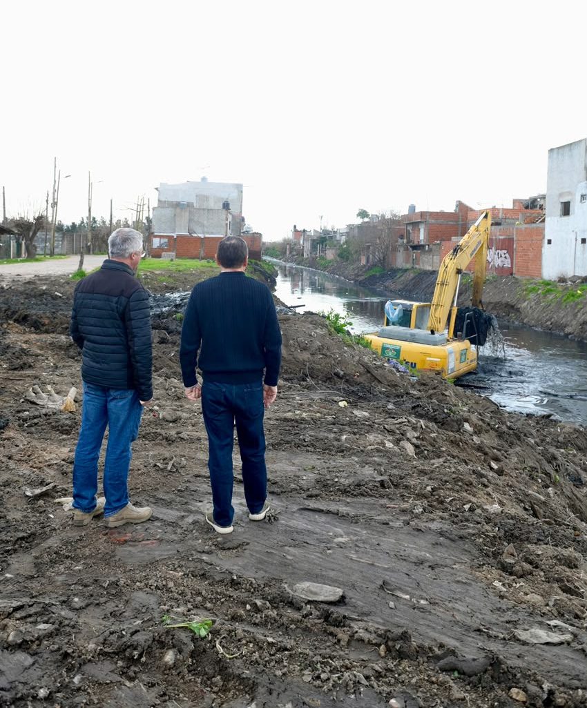 FERNANDO GRAY RECORRIÓ LOS TRABAJOS DE LIMPIEZA DEL ARROYO SANTA CATALINA